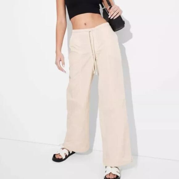 NWT Wild Fable Drawstring Mid Rise Wide Leg Parachute Pants Beige Women's Size L - Picture 1 of 8